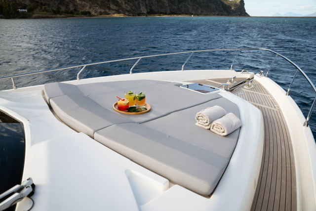 prua ferretti 700